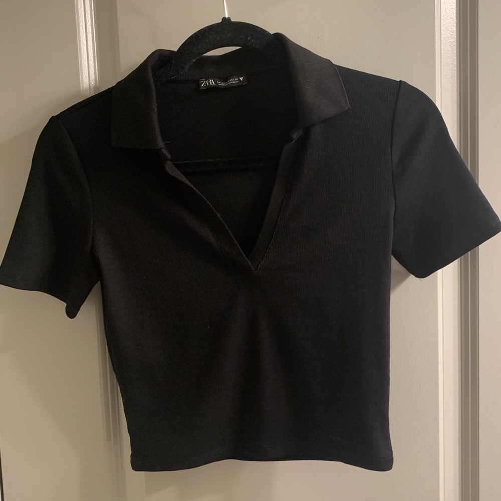 Black fitted collared crop tee from Zara!